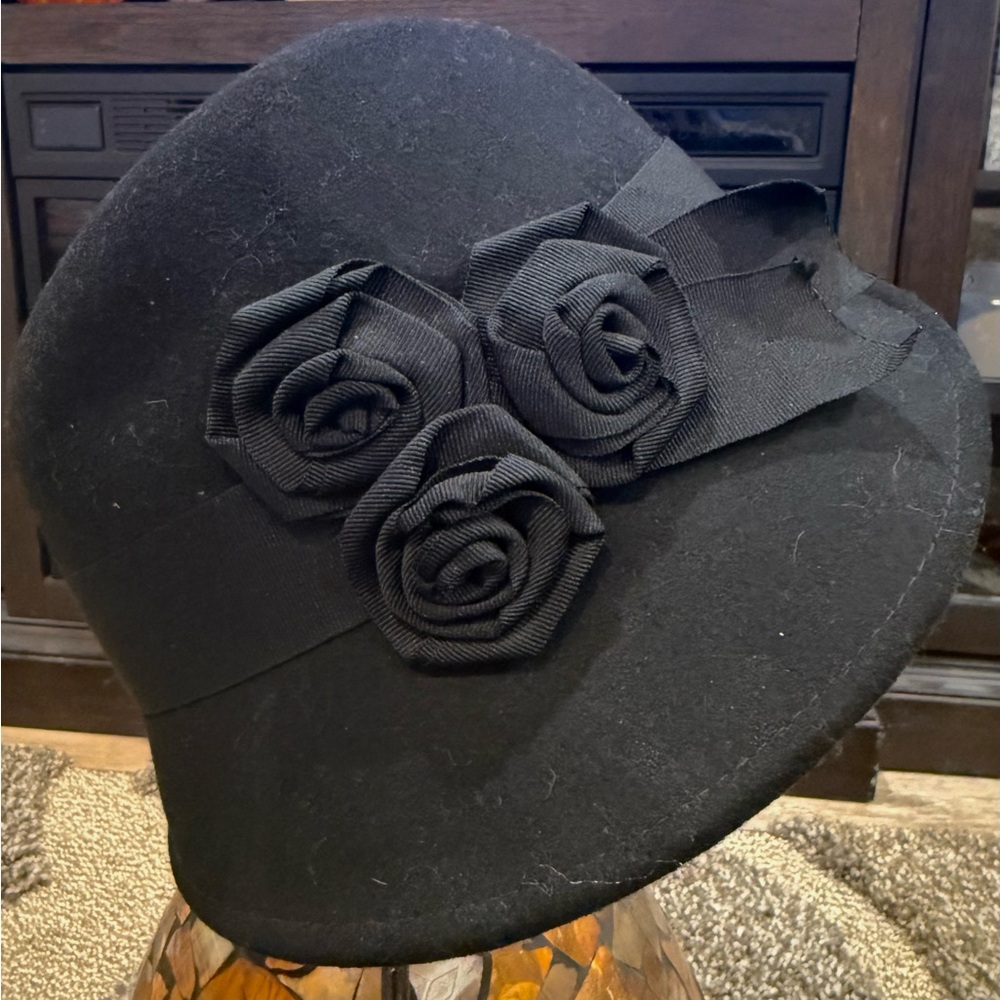 August, Black (100%) Wool, Bucket Style Hat. - Picture 4 of 10